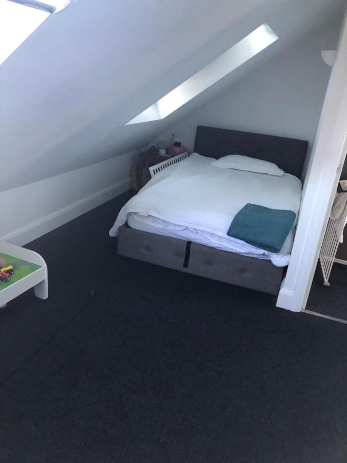 2 X Double Rooms In Cheam Eksteriør bilde