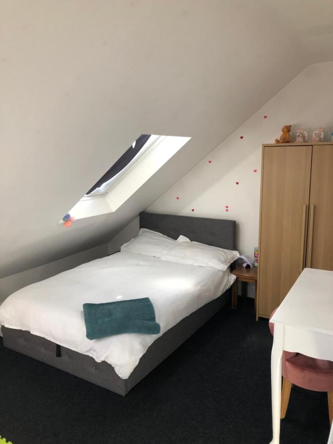 2 X Double Rooms In Cheam Eksteriør bilde